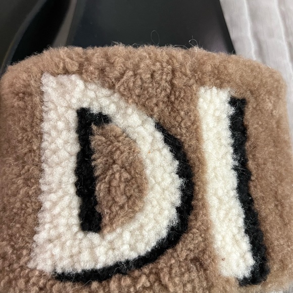 Fendi shearling slides men 7 Woman 10 - Picture 5 of 11